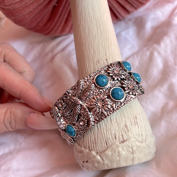 Nevadab Silver plated Butterfly cuff style bracelet 🦋🤍 - Picture 2 of 6